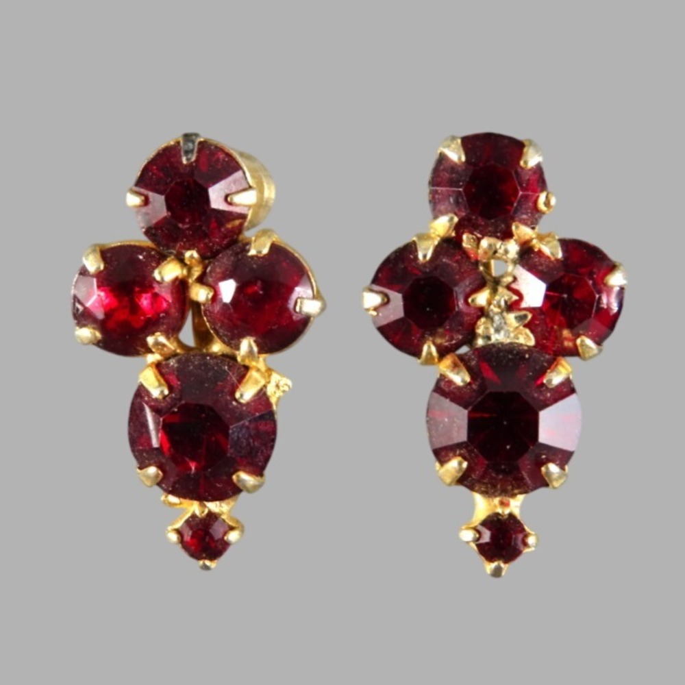 Vintage GOLD TONE SCREW BACK EARRINGS Dark Ruby Red Rhinestones CLUSTER Stud